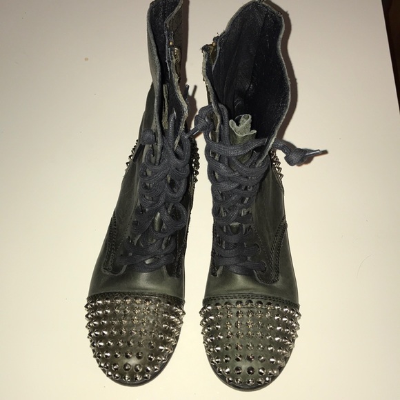 Steve Madden Tarnney boots leather w/ metal studs - Picture 4 of 8